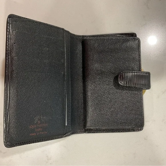 Louis Vuitton EPI Kisslock Wallet Black - Picture 6 of 16